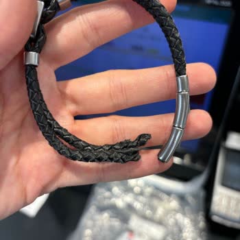 Fossil Leather Bracelet Broke in Just 4 Days – Disappointed with Quality and Service
