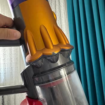 Dyson Vacuum Constantly Malfunctions After 5 Months – Filter Alert and Wobbly Tube