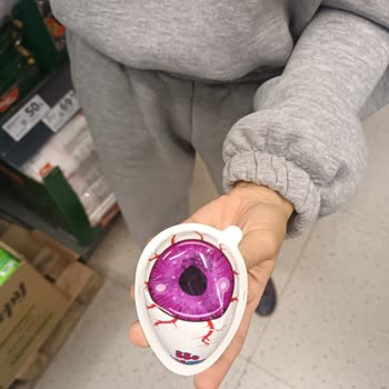 Göz Şeklindeki Jelibonların Tehlikesi