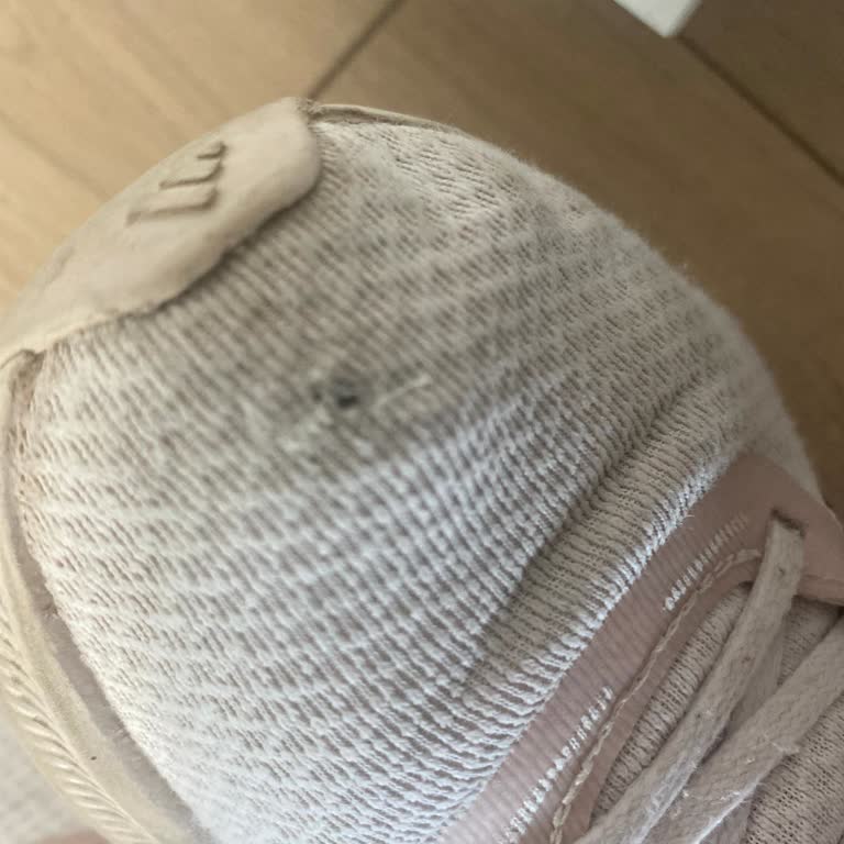 Adidas Ayakkabıda Beklenmedik Deformasyon