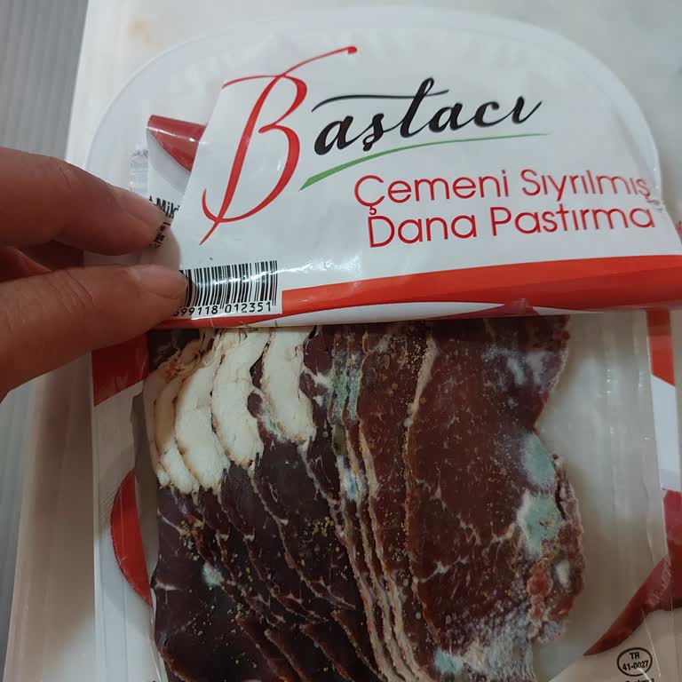 Küflü Pastırma Ve Saygısız Hizmet