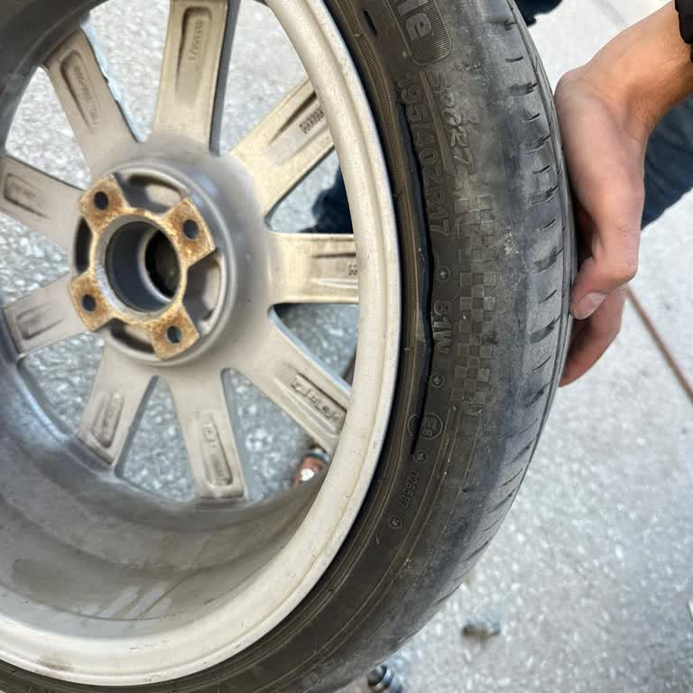 Yeni Lastikte Kendiliğinden Yarılma Ve Müşteri Hizmetleri Sorunu