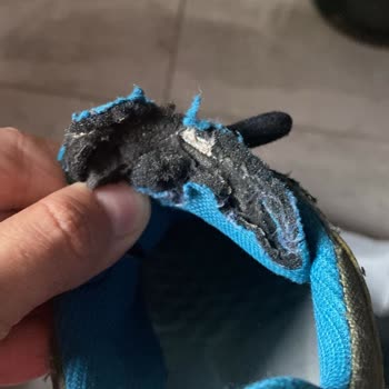 1 Aylık Kullanımda Parçalanan Çocuk Ayakkabısı