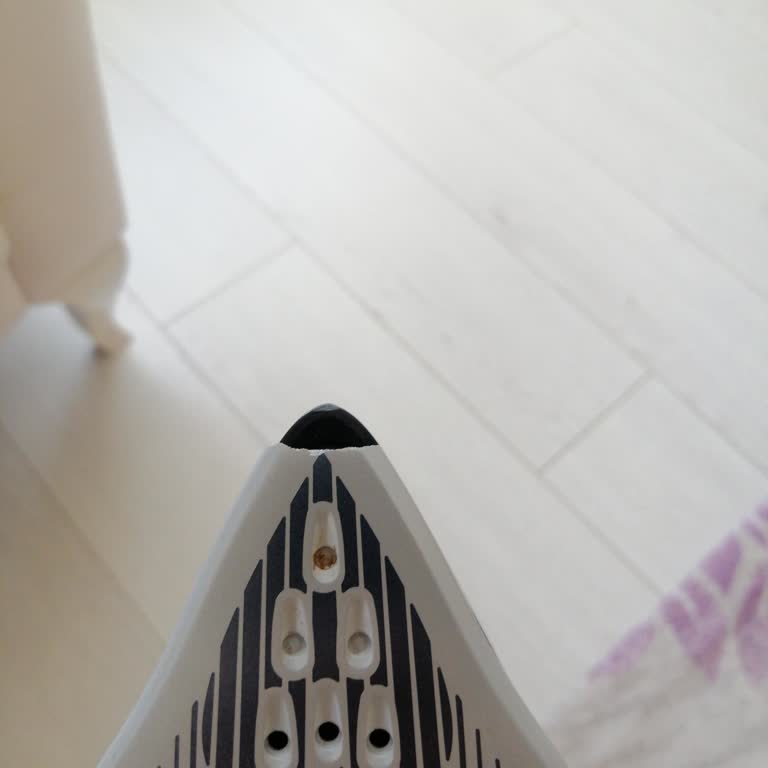 Philips Azur 7500 Ütü Tabanı Sorunu: Fabrikasyon Hata Mı?