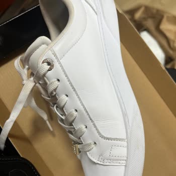 Tommy Hilfiger Ayakkabıda Beklenmedik Yırtılmalar Ve İade Sorunu