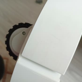 Servis Sonrası Robot Süpürgemde Çizikler Ve Çatlaklar