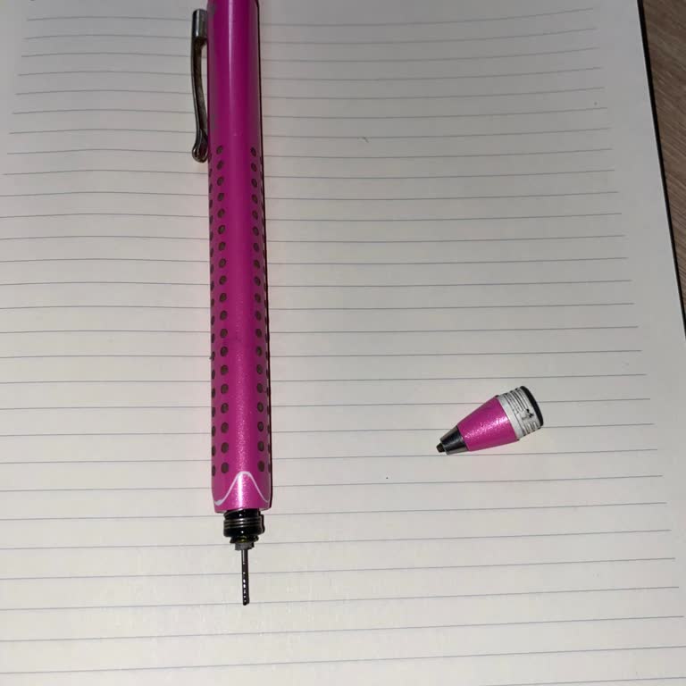 Faber-Castell Grip 2011 Druckbleistift Mine bleibt stecken und Radiergummi klemmt