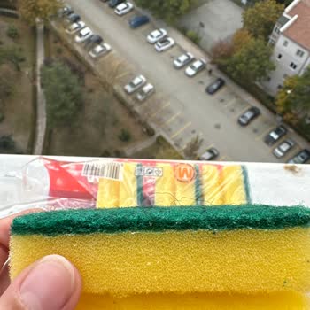 Bulaşık Süngerinde Şok Edici Keşif: Kıl Malzeme!