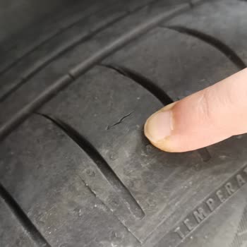 Goodyear 215/50R17 91V Effigrip Performance Reifen bereits nach kurzer Nutzung beschädigt