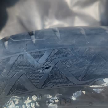 Continental Reife nach einem Monat seitlich beschädigt und keine Garantieunterstützung