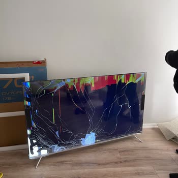 Televizyon Kurulumunda Eksik Parçalar Ve Kırık Ekran Sorunu