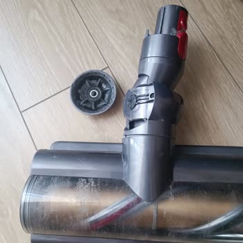 Dyson Süpürge Başlıklarında Kronik Tekerlek Sorunu