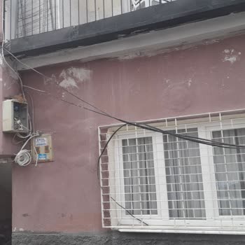 Dağıtım Kutusu Ve Kablolar İçin Acil Çözüm Gerekiyor