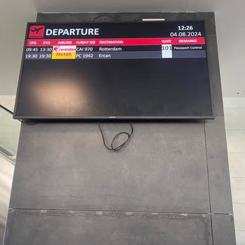 Corendon Airlines CD 970 Flug mit Verspätung nach Rotterdam verursacht große Probleme