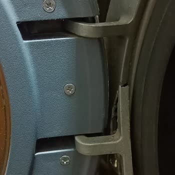 Awox Çamaşır Makinesi: Bitmeyen Kapak Menteşesi Sorunu