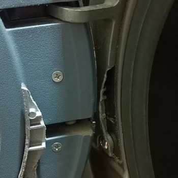 Awox Çamaşır Makinesi: Bitmeyen Kapak Menteşesi Sorunu