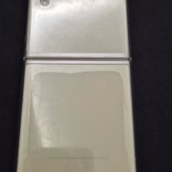 Z Flip 3 Ekran Koruyucu Sorunu Ve Servis Eksikliği