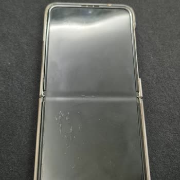 Z Flip 3 Ekran Koruyucu Sorunu Ve Servis Eksikliği