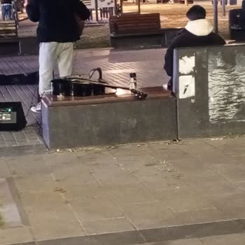 Meydanı Canlı Müzik Mekanına Çeviren Gürültü