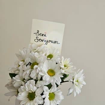 Çiçek Sepeti'nde Hayal Kırıklığı: Beklenen Çiçek Yerine Ot Geldi