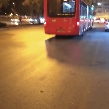 Otobüs Şoförünün Durağa Uğramaması Ve İlgisiz Tavrı