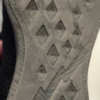Skechers Ayakkabılarla Kaygan Zemin Tehlikesi