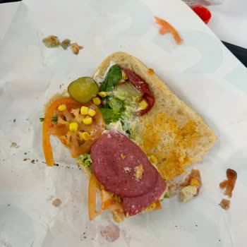 Subway İzmir Agora: Çürük Marullar Ve Pahalı Menü Hayal Kırıklığı