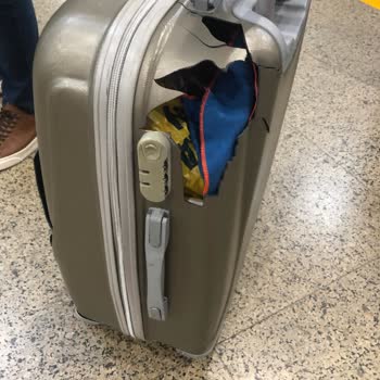 Valizim Parçalandı, İletişim Kurulamadı