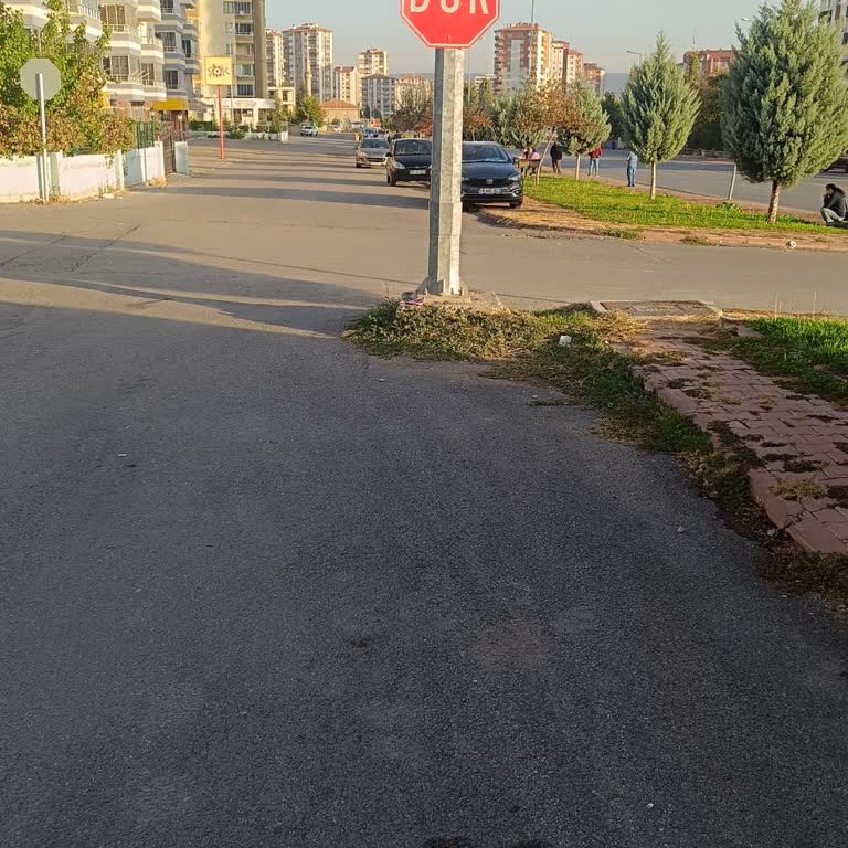 Yol Ortasında Kalan Direk Sorunu