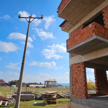 YEDAŞ Elektrik Direği Nedeniyle İnşaat Gecikmesi Ve Çözüm Beklentisi