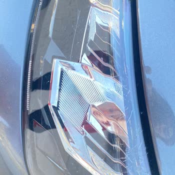 Peugeot Bayisinde Hizmet Sonrası Far Çatlağı Sorunu