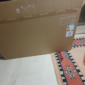 Samsung M7 Monitör: Kırık Parça Krizi