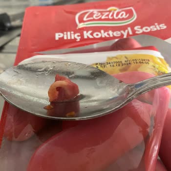 Sosis İçinden Tavuk Tırnağı Çıktı!