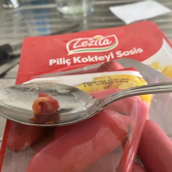 Sosis İçinden Tavuk Tırnağı Çıktı!