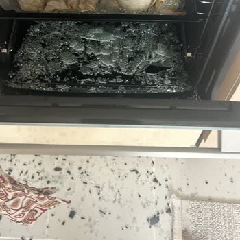 Bosch Wi-Fi Ofen Glasbruch und Defekt nach Austausch keine Rückerstattung zum aktuellen Preis