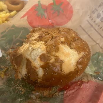 Burger King İzmir Konak: Taş Gibi Yemek, Hayal Kırıklığı!