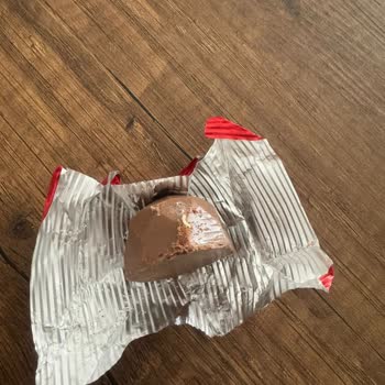 Esra Lokum Hediye Çikolatada Kurt Şoku: Müşteri Memnuniyetsizliği