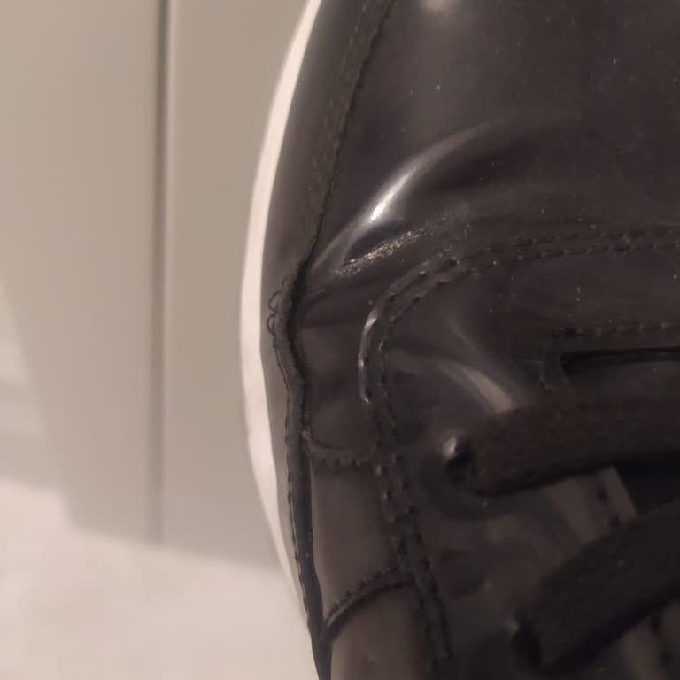 Dayanıklılığı Sorgulatan Ayakkabı