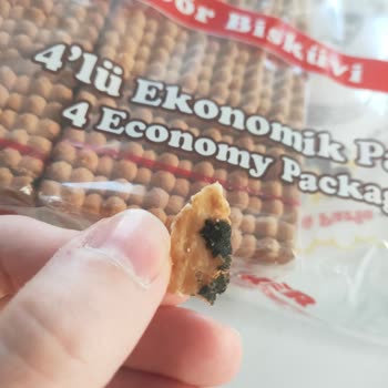 Bisküvi Paketinde Sağlık Tehdidi: Siyah Karalamalar