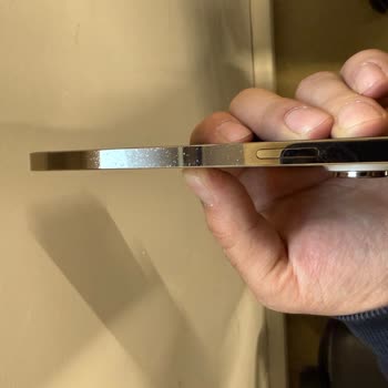 Apple Mağazasında Tamir Krizi: Güvenlik Vidaları Sorunu