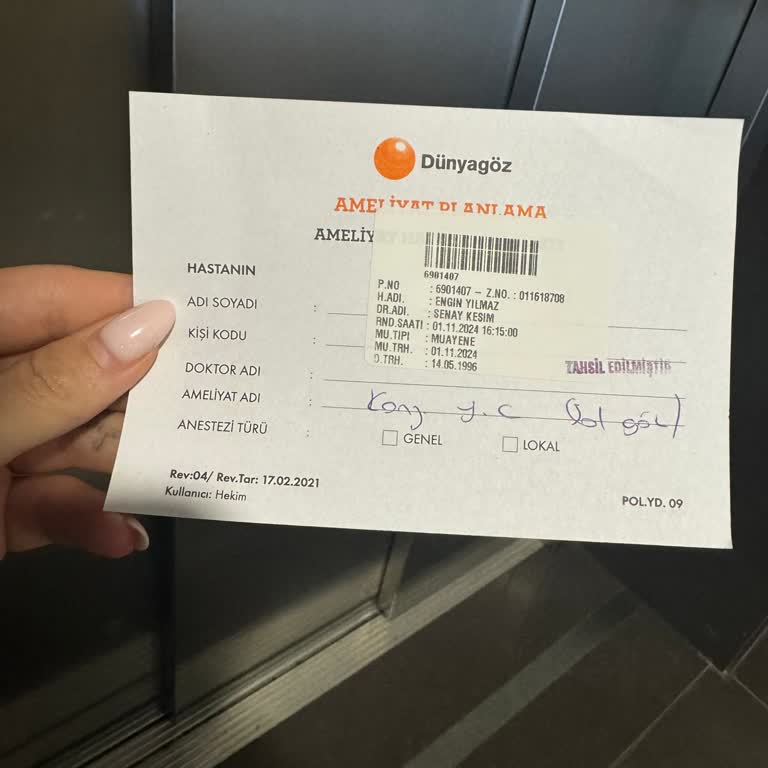 Acil Durumda Uzun Bekleme Ve İlgisiz Vezne Deneyimi