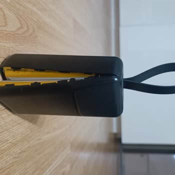 Dexim Powerbank Durduğu Yerde Şişti, Tehlike Saçıyor