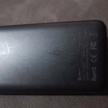 Dexim Powerbank Durduğu Yerde Şişti, Tehlike Saçıyor