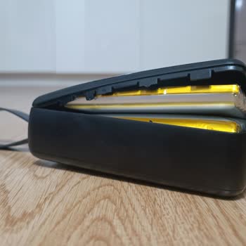 Dexim Powerbank Durduğu Yerde Şişti, Tehlike Saçıyor
