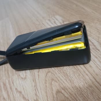 Dexim Powerbank Durduğu Yerde Şişti, Tehlike Saçıyor