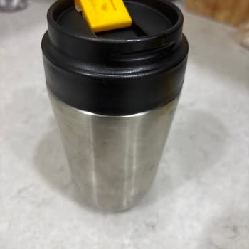 Teşhir Ürünü Termos Bardak Su Sızdırıyor