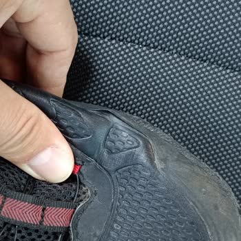 Kısa Sürede Deforme Olan Ayakkabı Ve Çözüm Beklentisi