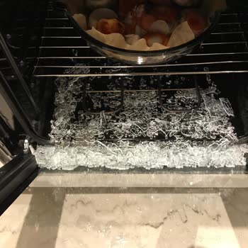 Kumtel Ankastre Fırınında Patlayan Cam Tehlikesi