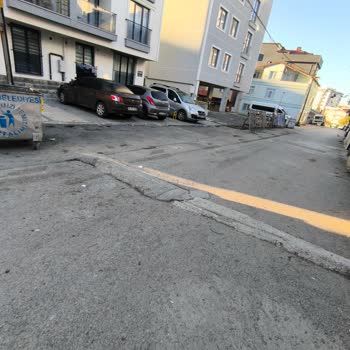 Tuzla Konaşlı'nın Bozuk Yolları İçin Acil Çözüm Talebi