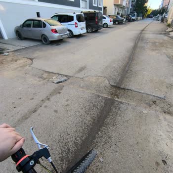 Tuzla Konaşlı'nın Bozuk Yolları İçin Acil Çözüm Talebi